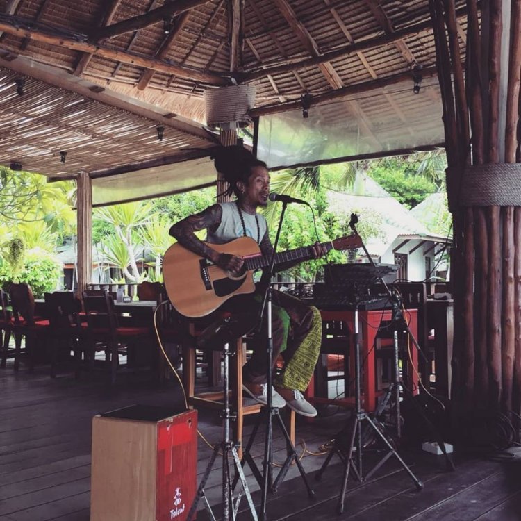 Sunday Chill with Live Music
