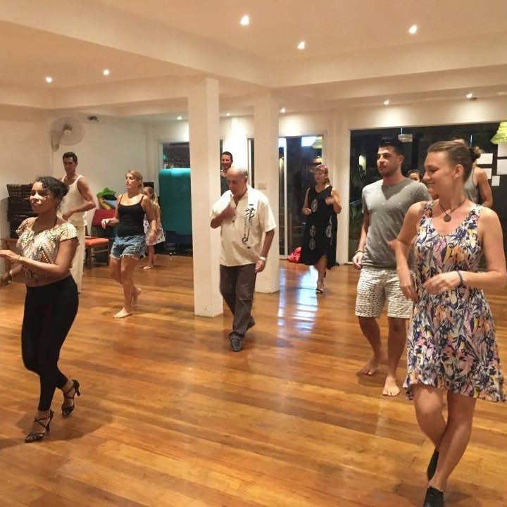 BACHATA CLASSES WITH VALERIE