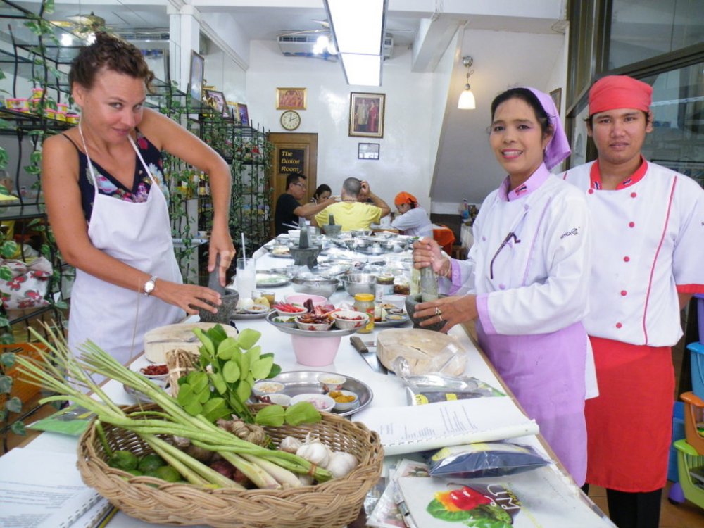 Let's learn how to cook Thai food