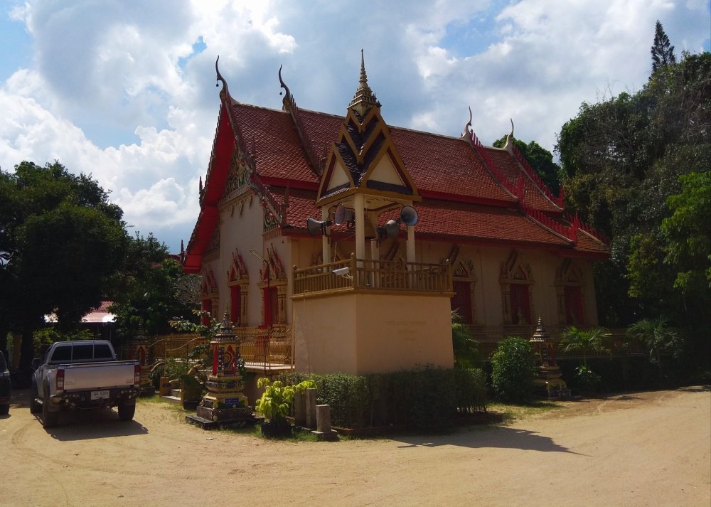 Wat Phu Khao Thong
