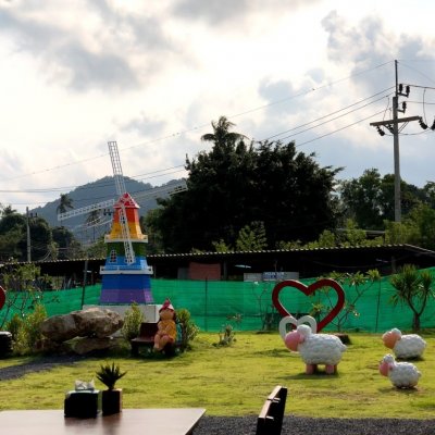 Playground for children at Choeng Mon