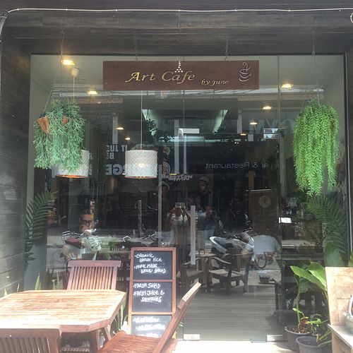June's Art Cafe