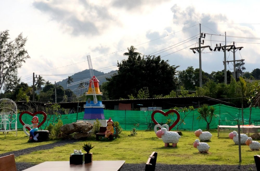 Playground for children at Choeng Mon
