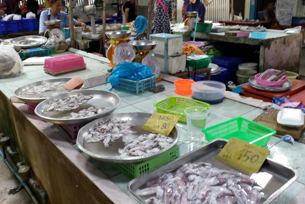 Hua Thanon Wet Market (Muslim market)